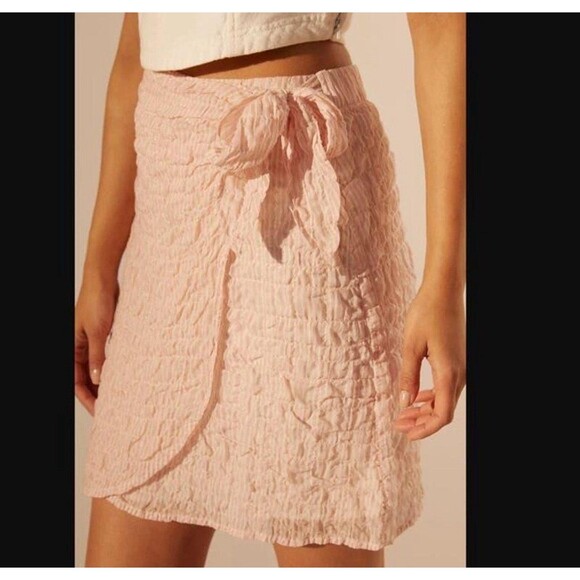 NWT Anthropologie Cloth & Stone Pink and White Seersucker Wrap Mini Skirt - Picture 1 of 6